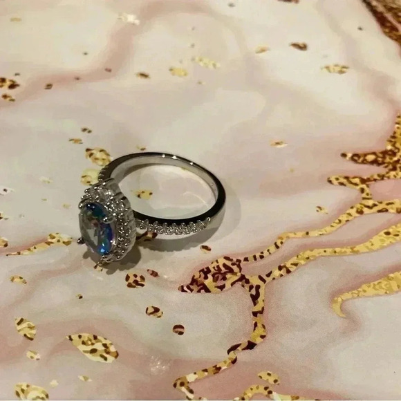 New Women’s Silver Pl. Marquise Oval Ring (Sizes: 8, 9) Multi-color NWT - Picture 5 of 6